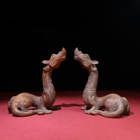 A pair of exquisite ancient jade carved dragon ornaments