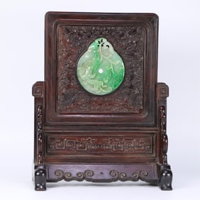 A piece of red sandalwood inlaid with jade dragon pattern interstitial screen from the Qing Dynasty