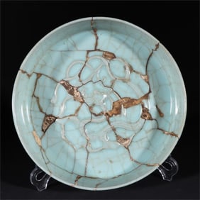 A piece of the Song Dynasty official kiln pink blue glaze dragon pattern round wash