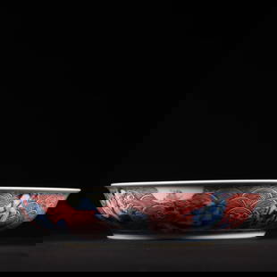 A blue and white and agate red eight immortal plate made in the Qianlong year of the Qing Dynasty: Qing Dynasty Qianlong year blue and white plus agate red eight immortals plate (glazed with open pieces) SIZE: H:3.9cm Calibre:18cm Bottom:10.7cm (The Dimensions Of All Batches Are Manually Measured.I