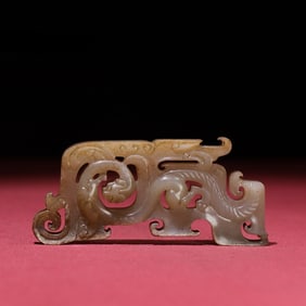 A piece of exquisite seed material is full of dragon pendants