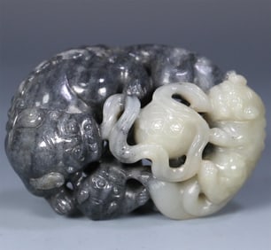 A Qing Dynasty Hetian jade blue and white seed material three lions play hydrangea ornaments