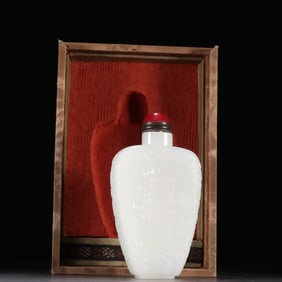 A piece of Hetian jade Nezha sea snuff bottle from the Qing Dynasty