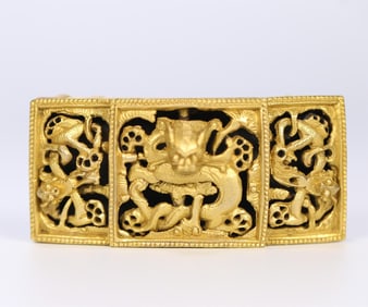 A delicate bronze gilt dragon belt buckle