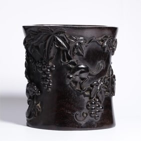 A small leaf red sandalwood in the Qing Dynasty multi-son Duofu pen holder