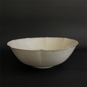 A piece of old kiln porcelain from the Northern Song Dynasty