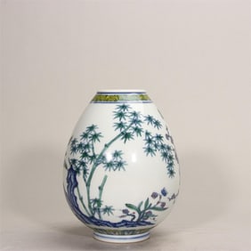 A piece of the Qing Dynasty Kangxi year of the bucket color pine, bamboo and plum chicken heart jar