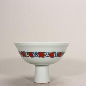 A multicolored peach high-footed bowl made in the Kangxi year of the Qing Dynasty