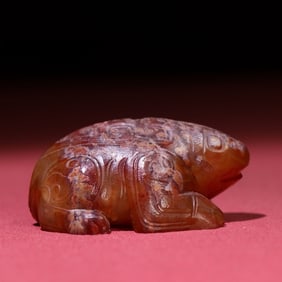 A beautiful piece of old agate round carved frog handle