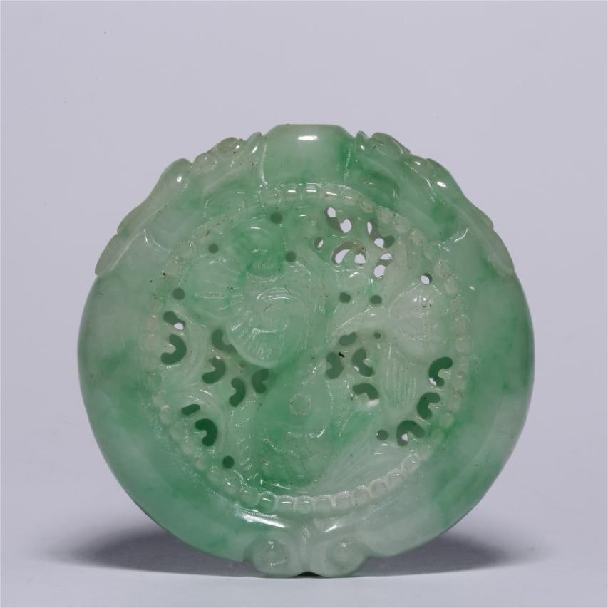 A piece of jadeite carving from the Qing Dynasty has a residual sachet every year: The jadeite carving of the Qing Dynasty has a residual sachet every year SIZE: D:5.2cm T:1.1cm W:49g (The Dimensions Of All Batches Are Manually Measured.If You Need More Detailed Information, Please