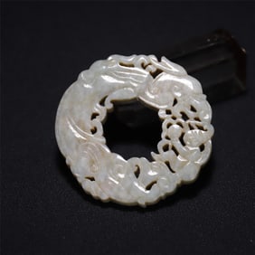 A beautiful Hetian jade hollow dragon pattern wear
