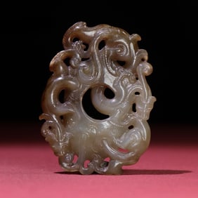 A piece of exquisite ancient jade carving, dragon chicken heart
