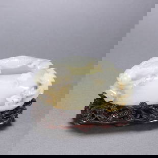 A piece of Hetian jade Wangzi Jackie Chan wash from the Qing Dynasty: Qing Dynasty's Hetian Yuwangzi Jackie Chan washed SIZE: H:6.8cm W:10cm W:267.4g (The Dimensions Of All Batches Are Manually Measured.If You Need More Detailed Information, Please Contact Our Customer