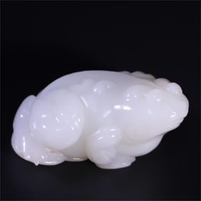 A beautiful Hetian jade carved golden toad