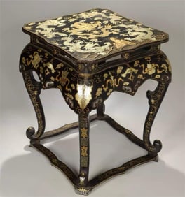 A large lacquer made in the Qianlong year of the Qing Dynasty depicts a golden dark eight immortal