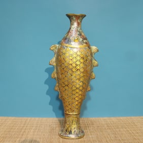 A beautiful bronze mischief gold inscription fish bottle