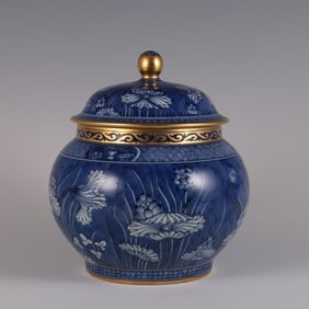 A piece of Qing Dynasty Yongzheng year blue and white blue ground painted gold lotus pattern tea