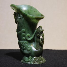 A beautiful Hetian jasper phoenix bird live ring cup