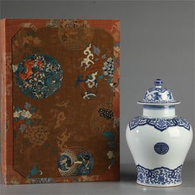 A blue and white silk of the Kangxi era of the Qing Dynasty