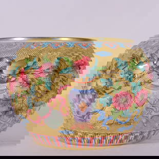 A piece of enamel carved gold ground Bogu pattern washed in the Qianlong period of the Qing Dynasty: Qing Dynasty Qianlong year enamel carving gold ground Bogu pattern washing Size: H:14.8cm Belly diameter:21cm (The Dimensions Of All Batches Are Manually Measured.If You Need More Detailed Information