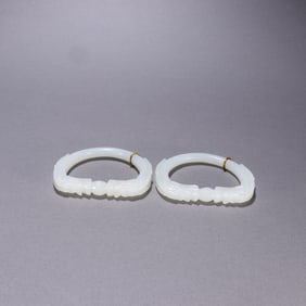 A pair of Qing Dynasty Hetian jade two dragon biting bead bracelets
