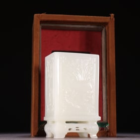 A Qing Dynasty Hetian jade carving "Meilan Bamboo Chrysanthemum" pen holder