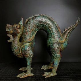 A bronze dragon statue from the Warring States period