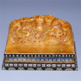 A beautiful Laotian Huang Wulong play bead button seal material can be used as an ornament