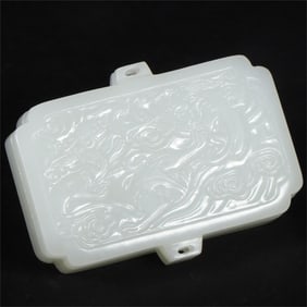 A beautiful Hetian jade cloud dragon pattern belt buckle