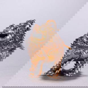 A copper-gilt lion aroma burner from the Qing Dynasty: Qing Dynasty copper gilt lion aroma burner Size: H:8.4cm W:6.2cm W:344.8g (The Dimensions Of All Batches Are Manually Measured.If You Need More Detailed Information, Please Contact Our Customer Servic