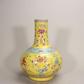 A yellow ground yellow color Fushou pattern water chestnut bottle made in the Guangxu period of the