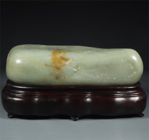 A piece of exquisite Hetian jade rough