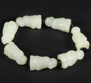 A beautiful Hetian jade jade noble bracelet