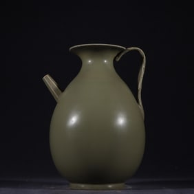 A secret color celadon pot of the Yue kiln in the Tang Dynasty (fragment kiln site)