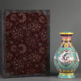 A jade pot spring contributing vase made in the Qianlong period of the Qing Dynasty