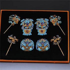 A group of silver gilt filigree dotted emerald Fushou flower dragon pattern ornaments of the Qing