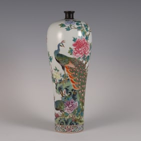An enamel phoenix peony pattern plum vase made in the Yongzheng era of the Qing Dynasty