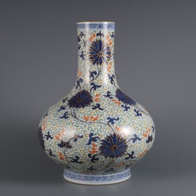 A blue and white colored gold-painted lotus pattern mustard bottle made in the Qing Dynasty