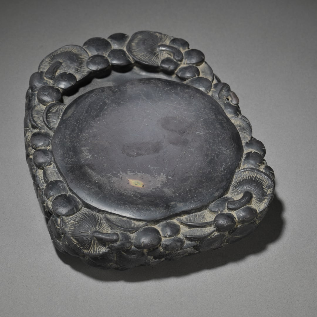 A Chen Zhuo Inscribed of the old pit end stone mushroom pattern inkstone (1 of 9)