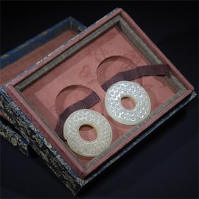 A piece of exquisite grain-patterned jade wall