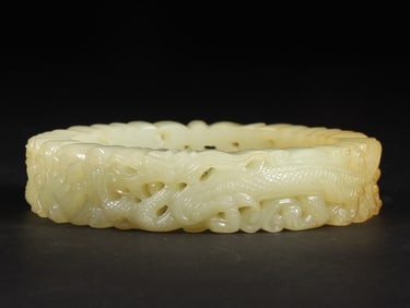 A Qing Dynasty Hetian jade hollow bracelet