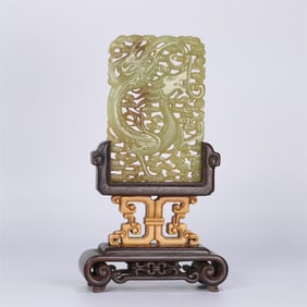 A Hetian topaz hollow dragon pattern insert screen from the Qing Dynasty