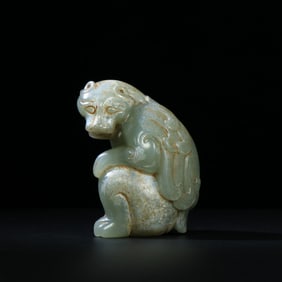 A beautiful old Hetian jade seed material jade bear
