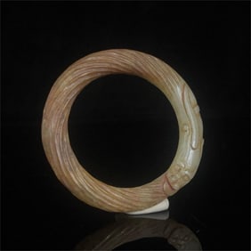 A beautiful Hetian jade dragon twisted silk jade bracelet