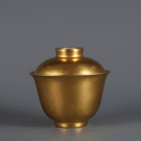 A gilded bowl made in the Yongzheng era of the Qing Dynasty