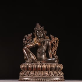 A statue of the Qing Dynasty's copper clay golden and green mother