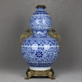 A beautiful blue and white floral bronze lace amphora gourd