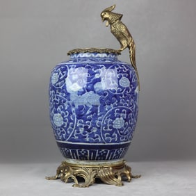 A blue and white beast pattern inlaid copper parrot jar of the Ming Dynasty