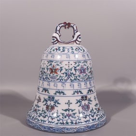 A blue and white Doucai entwined lotus pattern alum pattern chime made in the Yongzheng period of