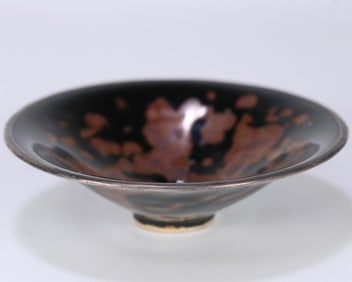 A silver-edged tea cup wrapped in a Jizhou kiln in the Song Dynasty